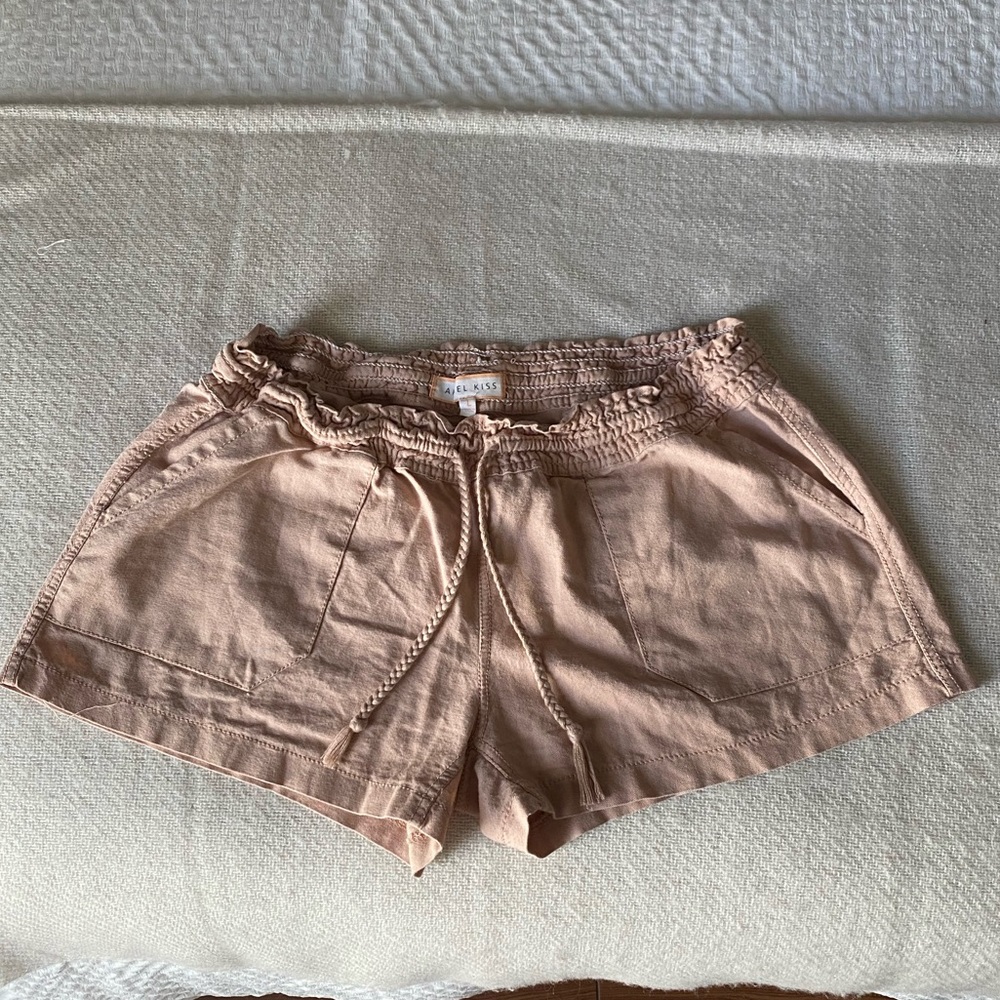 Angel Kiss Womens Shorts. Size: Large. Color: Soft Pink.